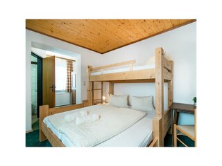 3 Bettzimmer Zi. 1 mit Fenster