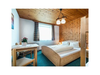 4 Bettzimmer Zi. 10 mit Fenster