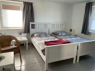 Schlafzimmer 2