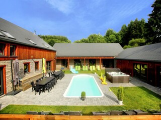 Villa Manhay Outdoor Recording 1