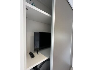 Zweiter Fernseher im großen Schlafzimmer