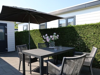 Gartenmöbelset mit Sonnenschirm