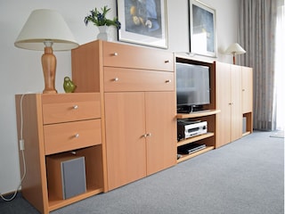 Schrankwamd mit Flachbild FS und Stereo Anlage