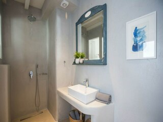 Apartment Tourlos Features 7