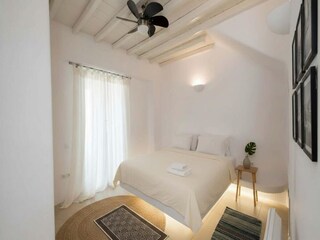 Apartment Tourlos Features 14
