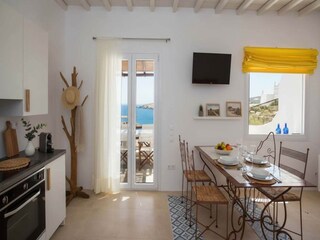 Apartment Tourlos Features 17