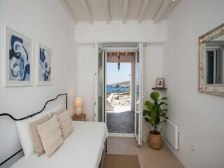 Apartment Tourlos Features 10