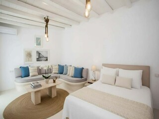 Apartment Tourlos Features 12