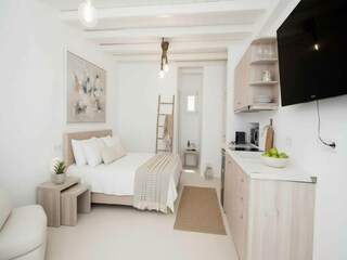 Apartment Tourlos Features 7