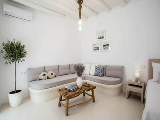 Apartment Tourlos Features 9