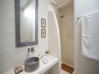 Apartment Tourlos Features 13