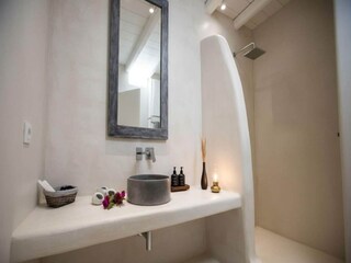 Apartment Tourlos Features 10