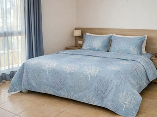Schlafzimmer mit Doppelbett