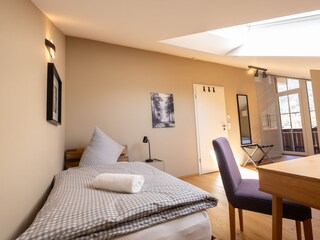 Dachgeschoss, Schlafzimmer, 2 Einzelbetten, Schreibtisc