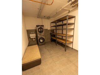 Kellergeschoss, Waschmaschine und Trockner