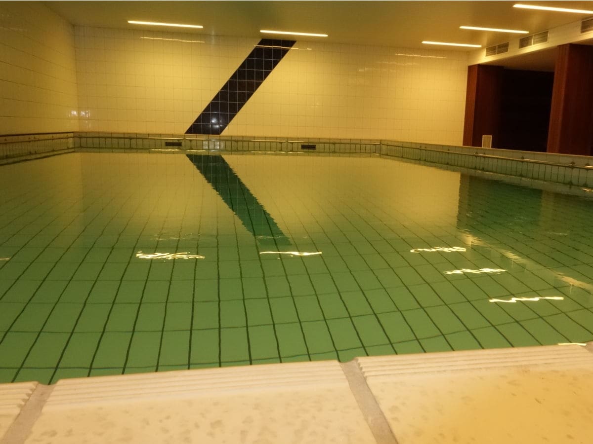 großes Schwimmbad