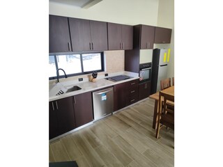 kitchen with ceramic hob, oven, dishwasher, microwave