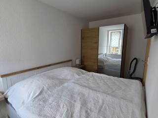 Schlafzimmer mit Doppelbett