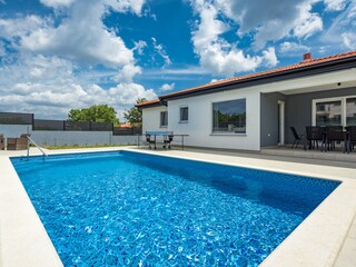 Moderne Villa mit privatem Pool