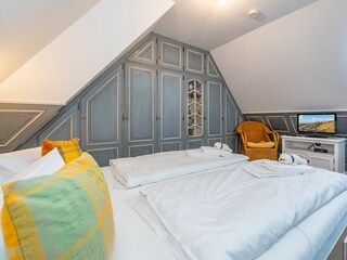 Doppelschlafzimmer (150x200 cm) im DG