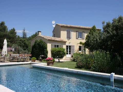 Villa Ruim Provençaals huis met zwembad en tuin