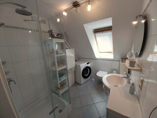 Duschbad OG mit Waschmaschine