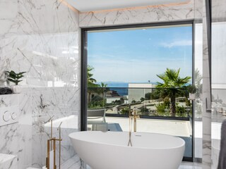 Badewanne mit Meerblick und Parkblick