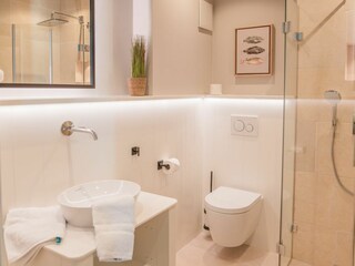 Dieses Bad ist en Suite gelegen.