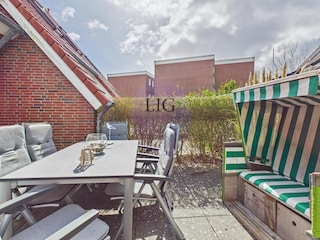 Terrasse mit Strandkorb