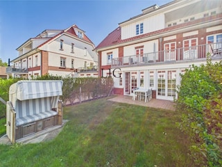 Terrasse mit Strandkorb