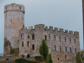 Burg Pyrmont in Roes 10km Entfernung