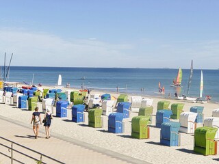 Wyk Südstrand: Surfschule, Strandparties.