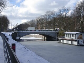 Im Winter bietet der Kanal einen großen Spielplatz