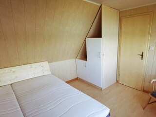 Kleiderschrank im Schlafzimmer
