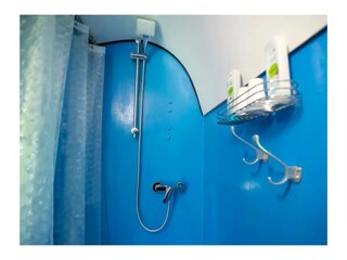 Eine Dusche ist ebenfalls vorhanden