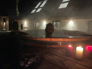 Hot Tub und Aussensauna im Winter