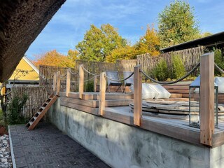 Pooldeck im Herbst