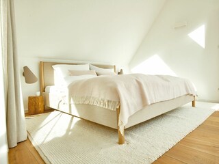 Master Schlafzimmer im Morgenlicht
