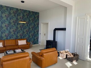 Wohnzimmer mit Kamin