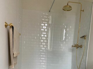 Badezimmer mit Dusche