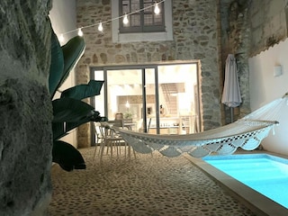 Auch Abends wunderschön, unser Patio.
