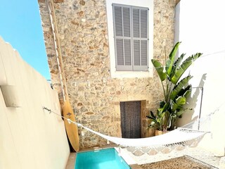 Privater Patio mit Pool.