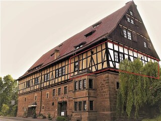 Wetterburg von Außen, die Wohnung ist im 2 OG