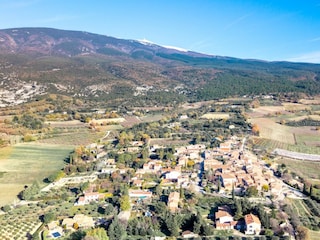 Hameau des Baux und Mont Ventoux