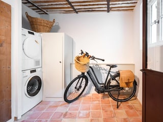 Waschraum mit Fahrradablage