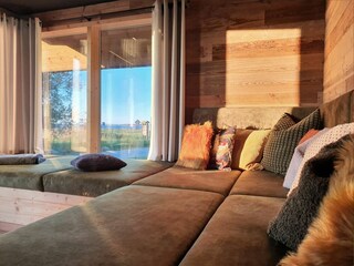 MEER in SICHT - Daybed hinter Panoramascheiben