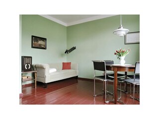 Wohn- und Esszimmer mit Leseecke