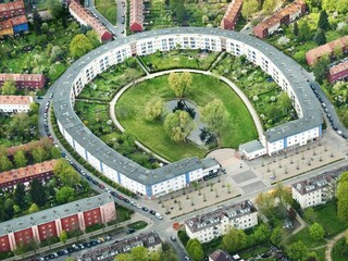 Zentraler Bauteil des 350 Meter langen Hufeisens