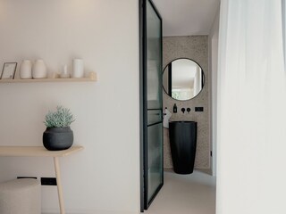 Wohnen mit Blick ins Badezimmer