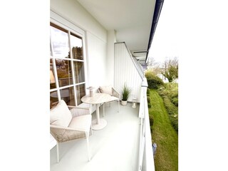Balkon mit seitlichem Meerblick